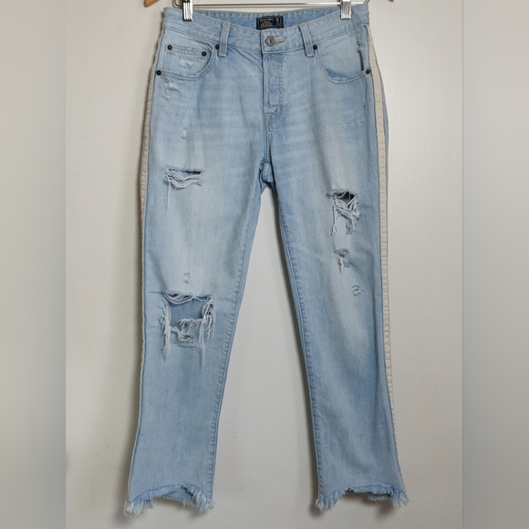 Abercrombie Ames Low Rise Slim Boyfriend Light Blue Distressed Jeans - Picture 1 of 8